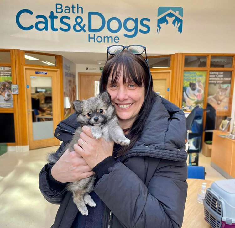 Volunteer Lisa with a puppy called Sundae  